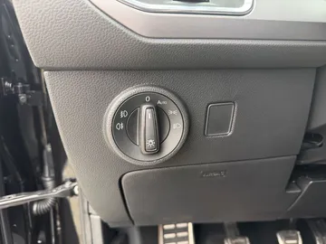 Car image 32