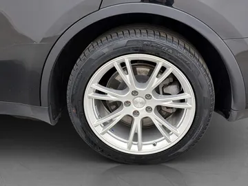 Car image 35