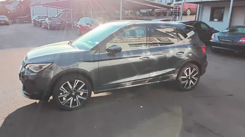 Car image 2