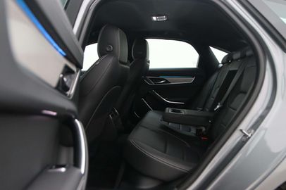 Car image 38