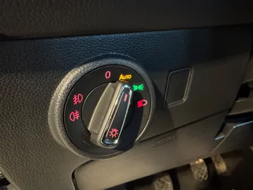 Car image 32