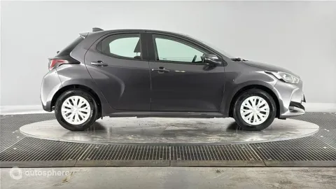 Car image 4