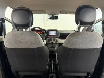 Car image 15