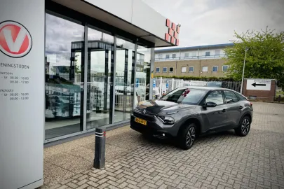 Car image 5