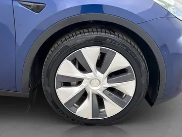Car image 30