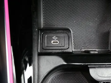 Car image 35