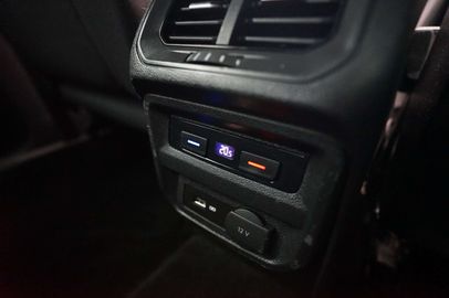 Car image 37