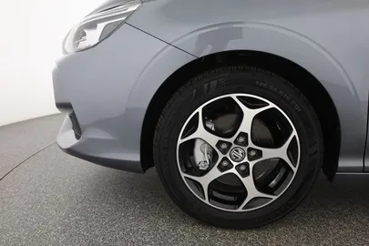 Car image 30