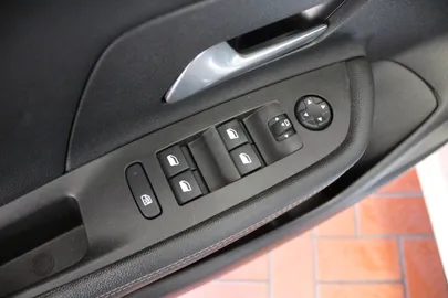 Car image 40