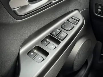 Car image 34