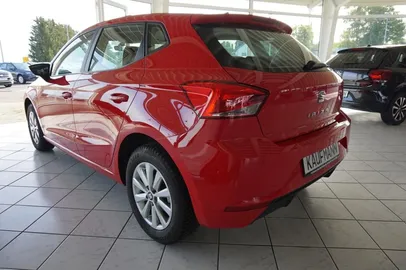 Car image 19