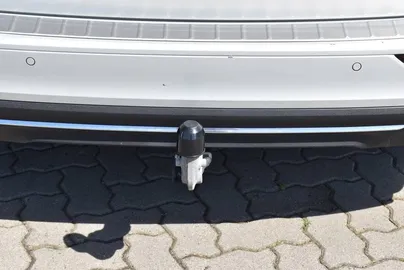 Car image 32