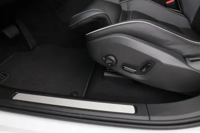 Car image 49