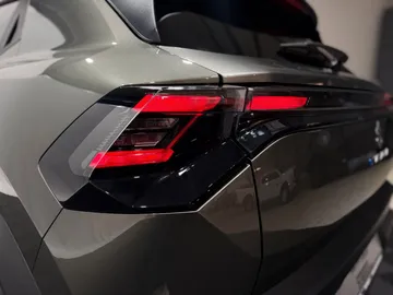 Car image 25