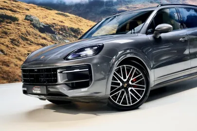 Car image 3