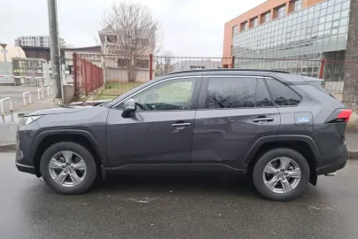 Car image 8