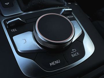 Car image 30