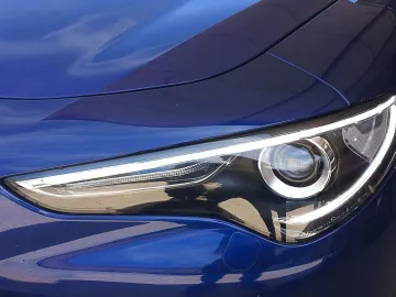 Car image 25