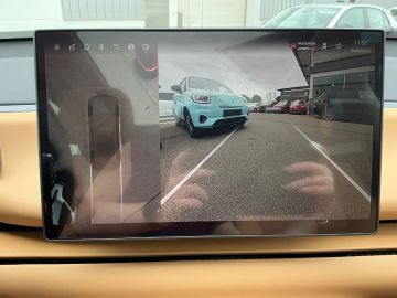Car image 25