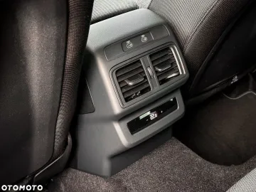 Car image 40
