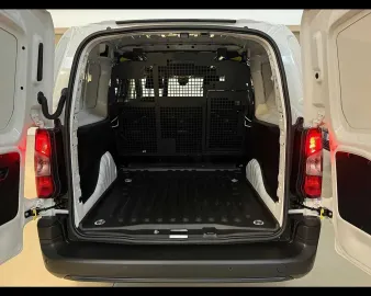 Car image 25