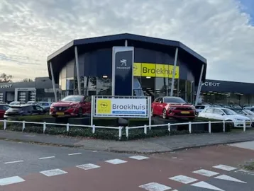 Car image 35