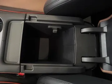 Car image 34