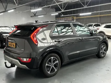 Car image 26