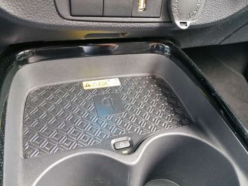 Car image 28