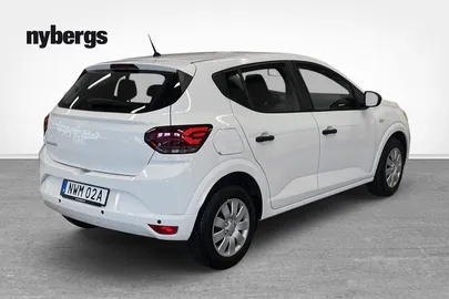 Car image 3