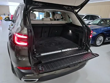 Car image 36