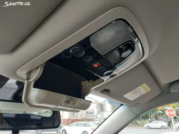 Car image 35