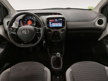 Car image 14