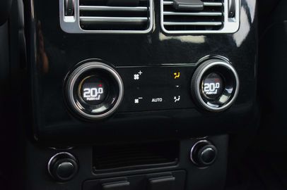 Car image 32