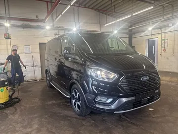 Car image 25