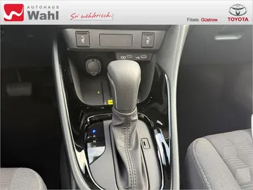 Car image 26