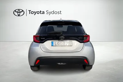 Car image 4