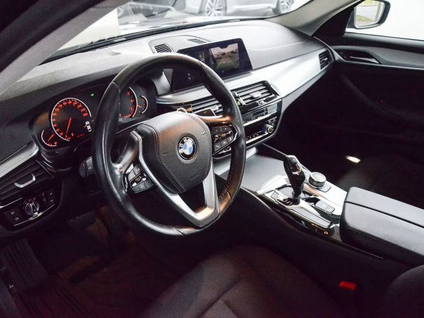 BMW 520i Luxury Line 135 kW image number 17