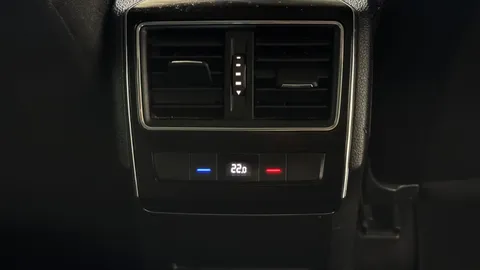 Car image 32