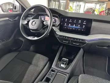 Car image 37