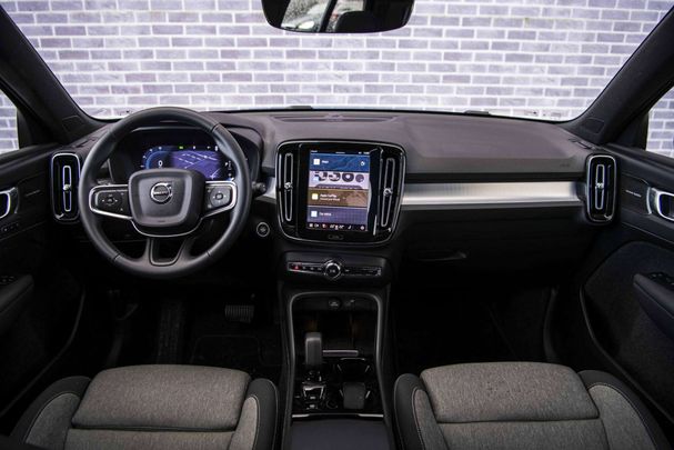 Volvo XC40 B4 Plus Dark 145 kW image number 5