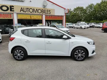 Car image 3