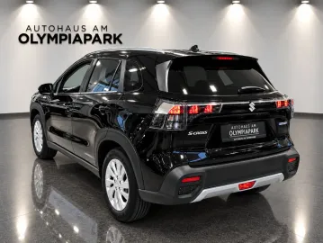 Car image 4