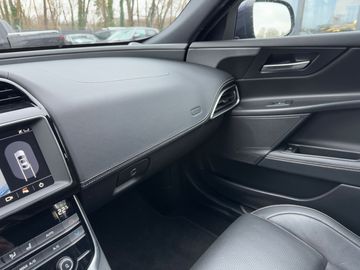 Car image 30