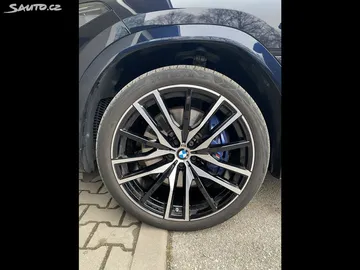 Car image 32