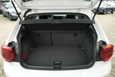 Car image 30