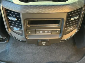 Car image 34