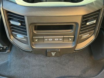Car image 34