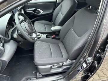 Car image 12