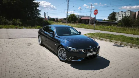 Car image 3